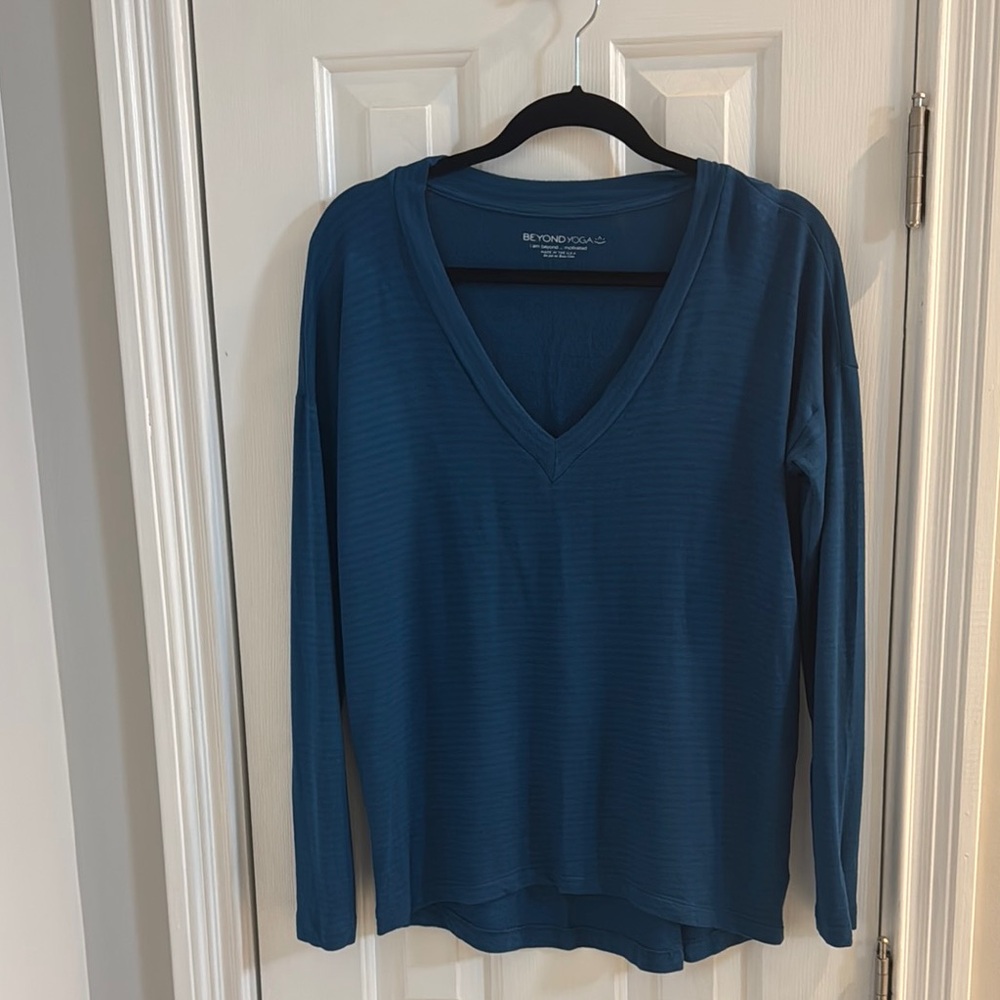 Beyond Yoga Women's Blue V-Neck Top